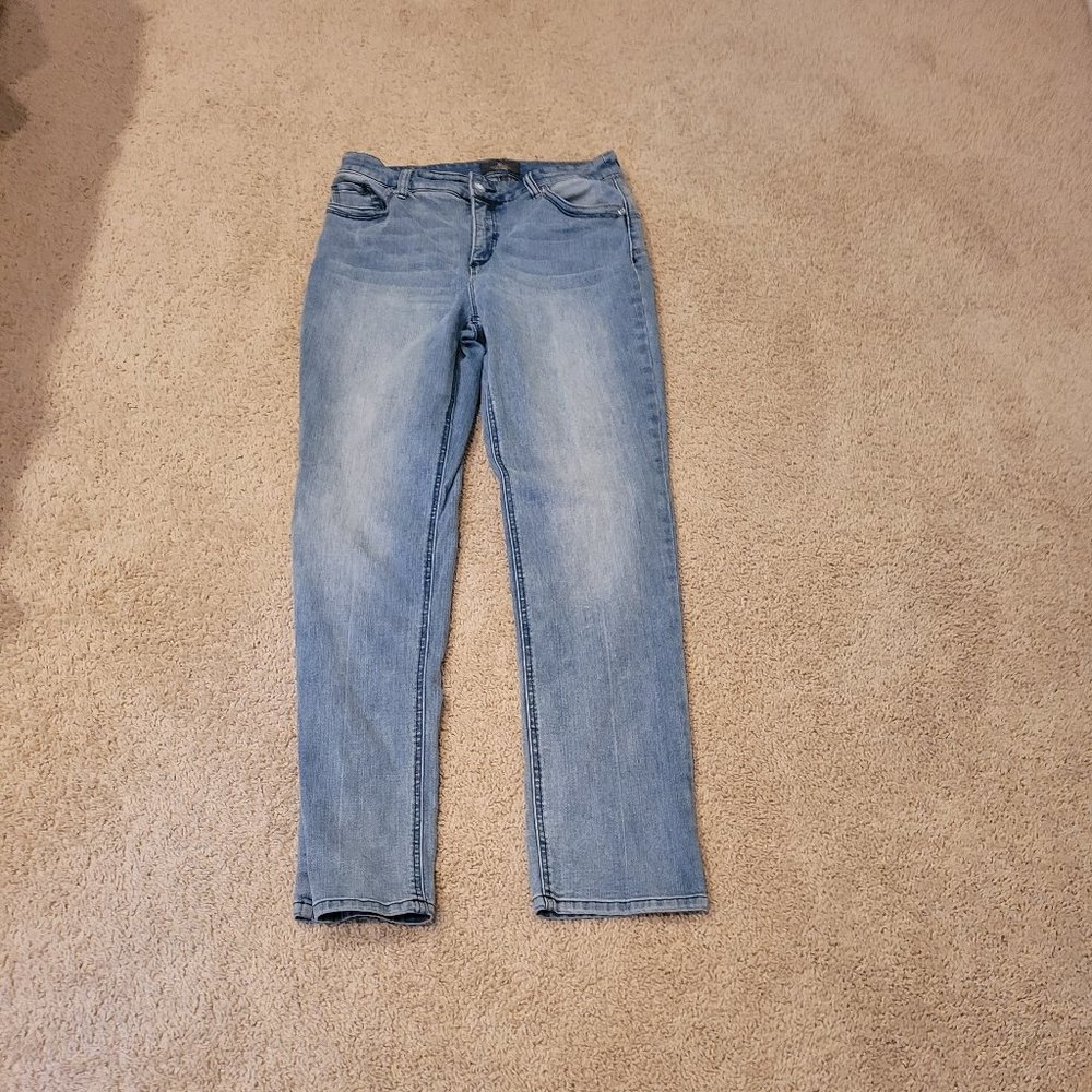 3/$12 Chico's So Lifting Jeans - Picture 2 of 4